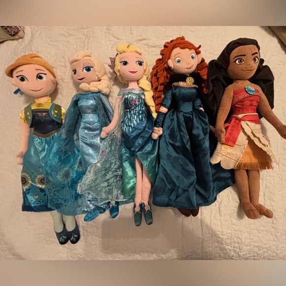 Disney Exclusive Frozen 2 “Frozen Fever” Elsa Plush Doll - Picture 3 of 3